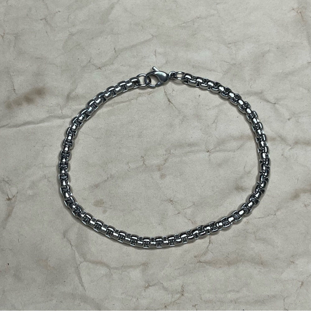 Round Box Stainless Steel Bracelet 8 Inches